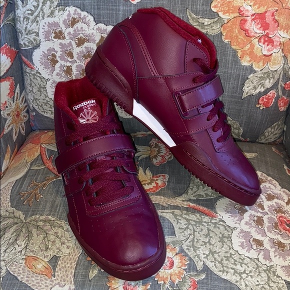 Reebok Classic Burgundy Maroon Sneaker 